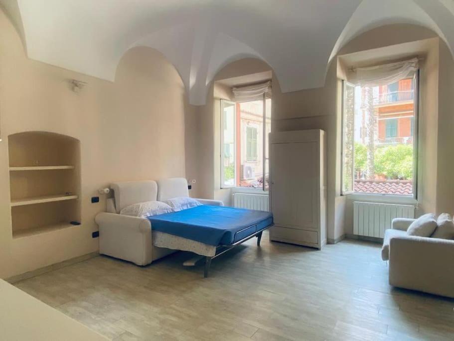 Appartamento Incantevole In Piazza Bresca, Сан Ремо Екстериор снимка