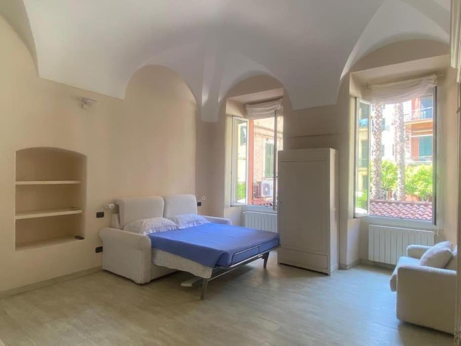 Appartamento Incantevole In Piazza Bresca, Сан Ремо Екстериор снимка